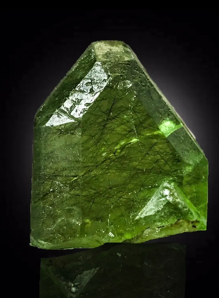 Forsterite from Pakistan, Khyber Pakhtunkhwa Province, Sapat Gali image
