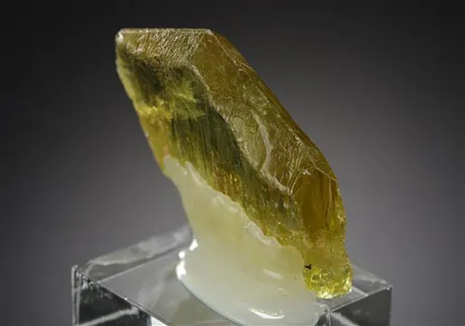 Forsterite var. Peridot