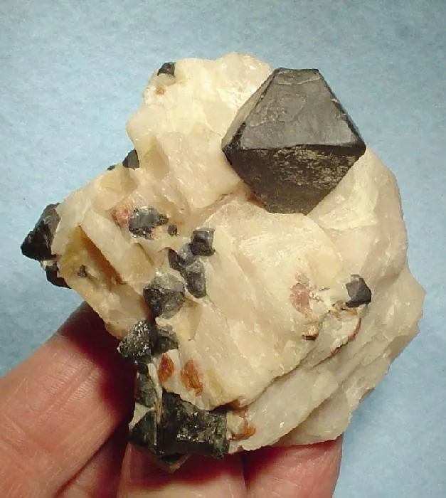 Franklinite, Calcite, Willemite image