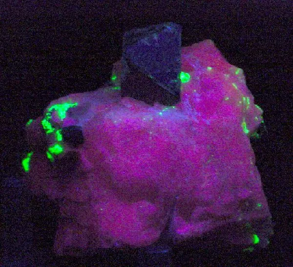 Franklinite, Calcite, Willemite - image 2