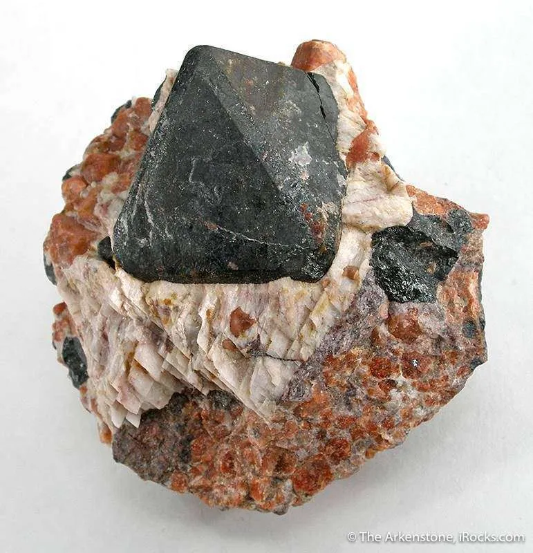 Franklinite in Willemite, Zincite, and Calcite - image 1
