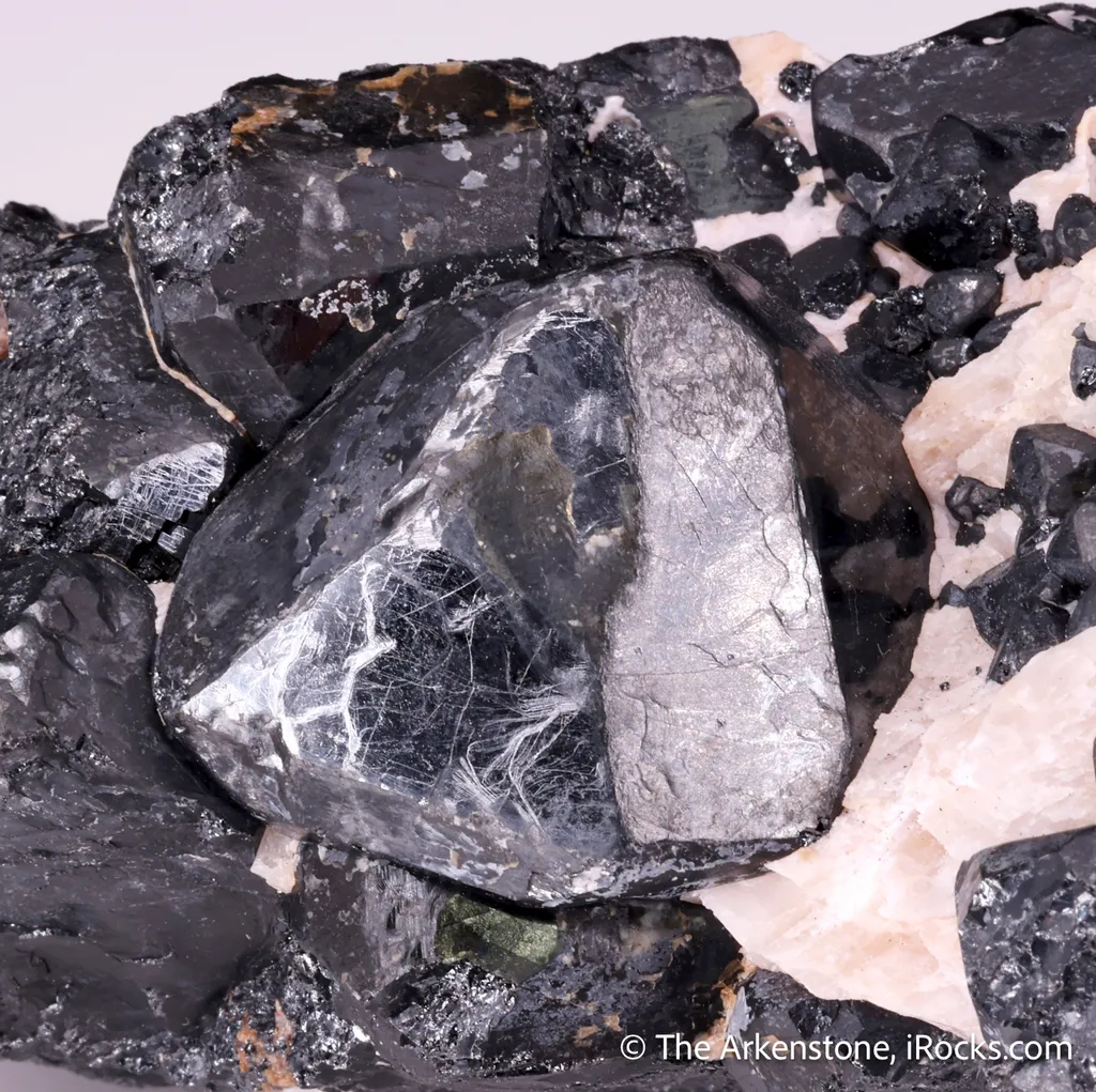Franklinite (TL) with Calcite - image 3