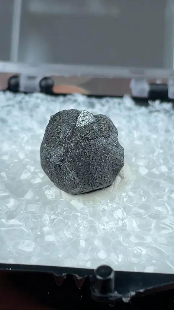 Freibergite on Sphalerite - image 2