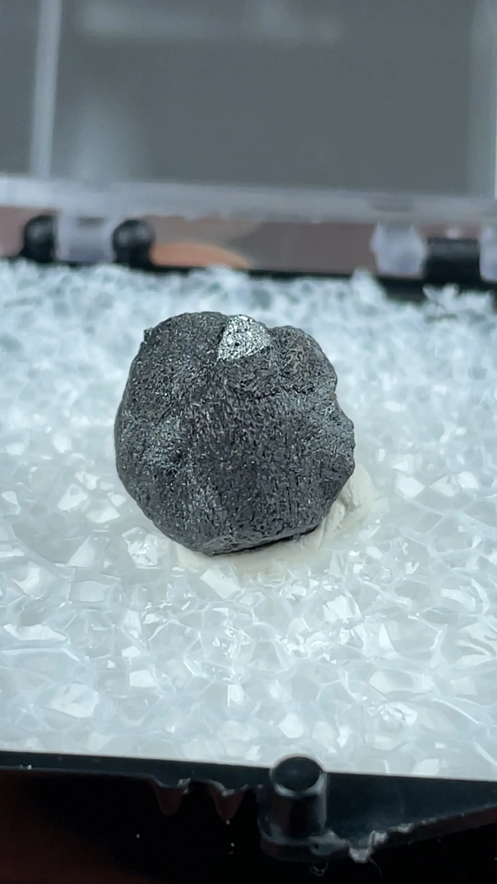 Freibergite on Sphalerite - image 2