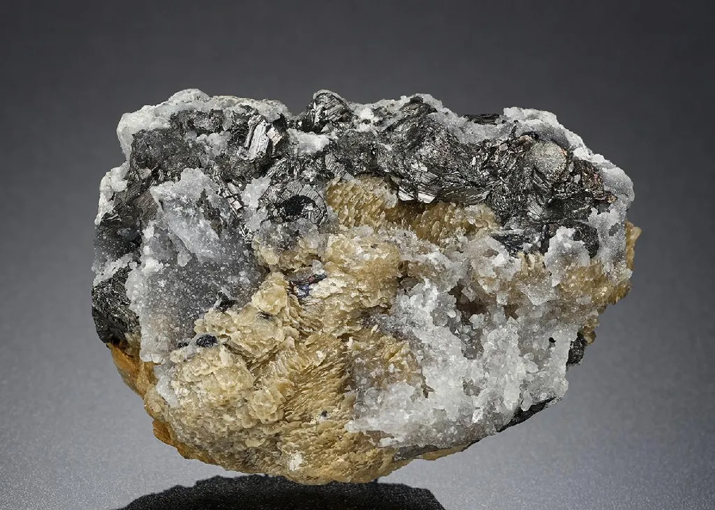 FREIESLEBENITE, Siderite and Quartz image