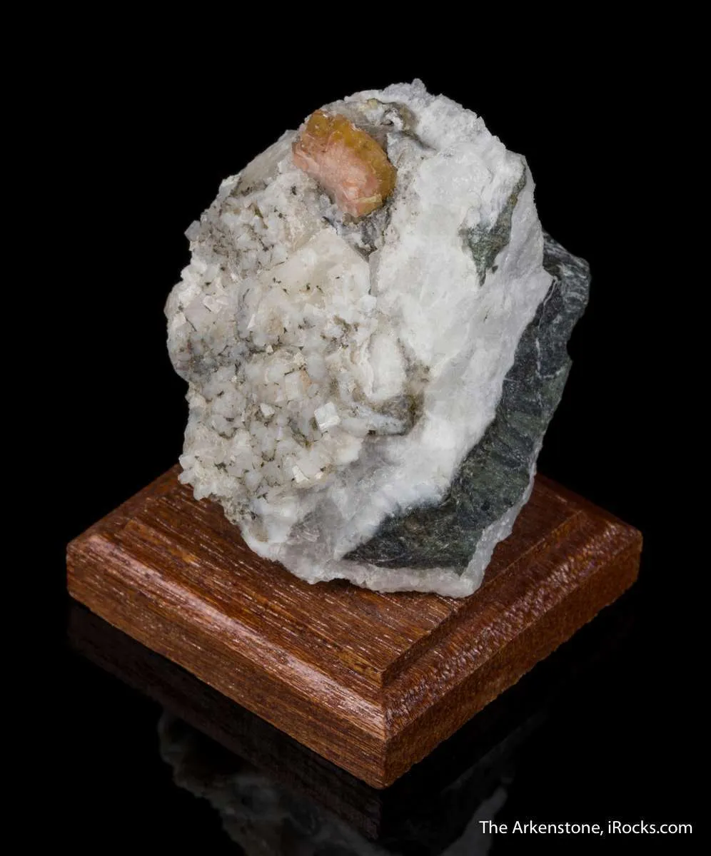 Fresnoite on Analcime - image 4