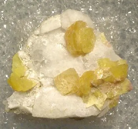Fresnoite, Quartz image
