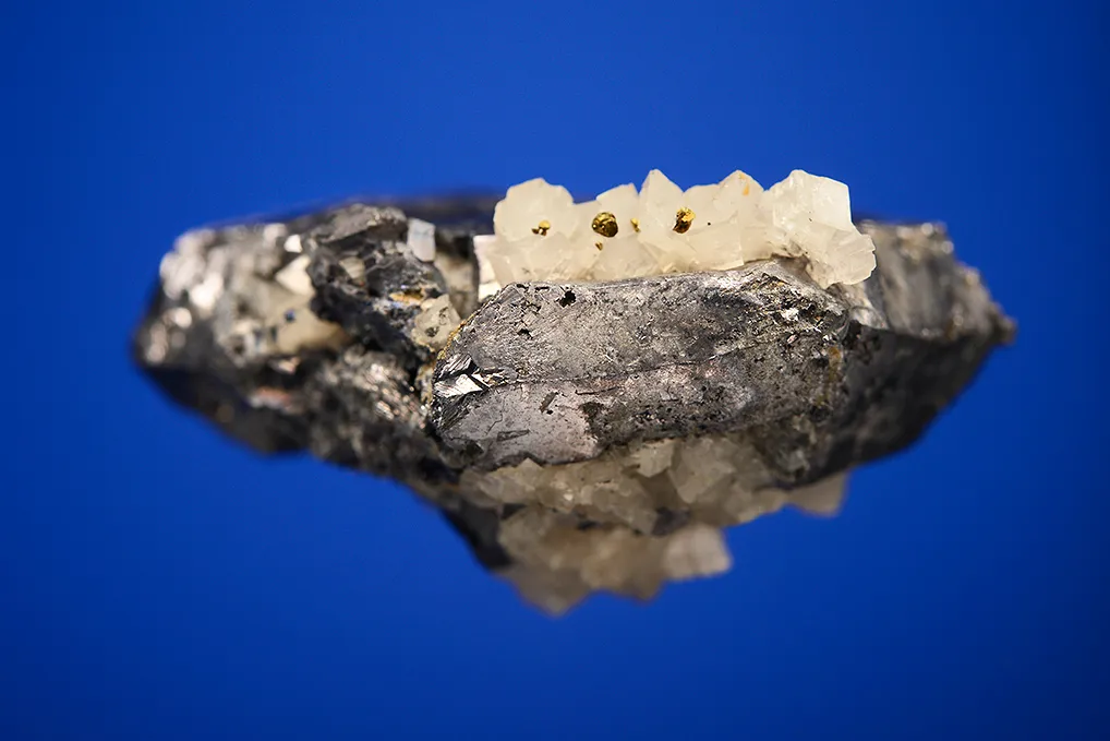 Galena (Spinel law twin) - image 3