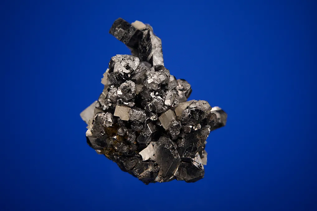 Galena (Spinel law twin) - image 3
