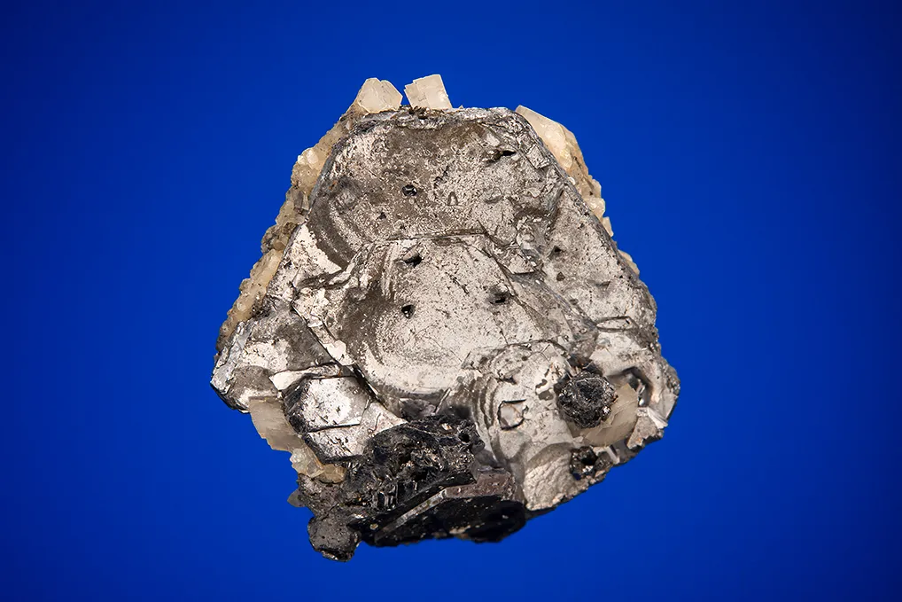 Galena (Spinel law twin) - image 1