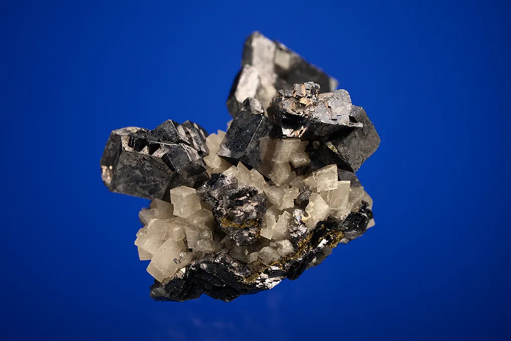 Galena (Spinel law twin) - image 4