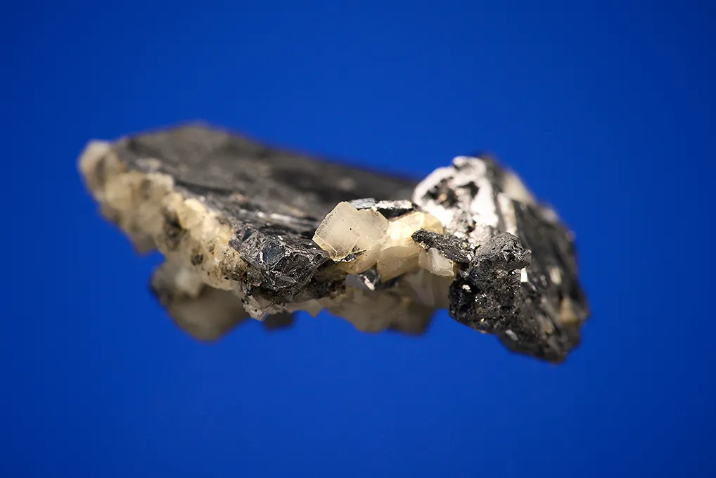 Galena (Spinel law twin) - image 3