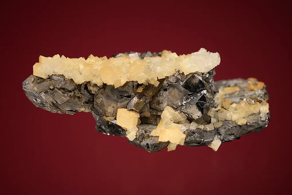 Galena (Spinel law twin) - image 4