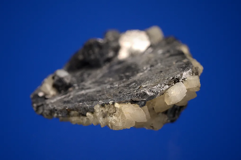 Galena (Spinel law twin) - image 4