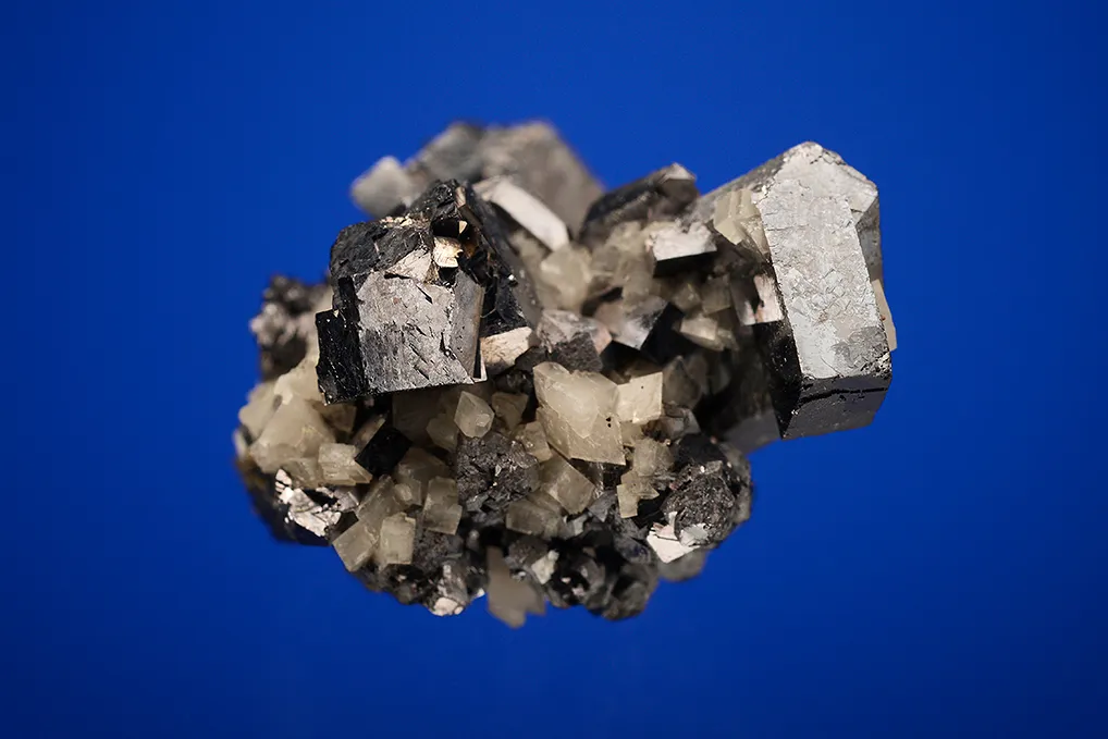 Galena (Spinel law twin) - image 5