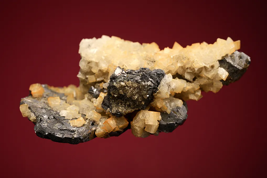 Galena (Spinel law twin) - image 3