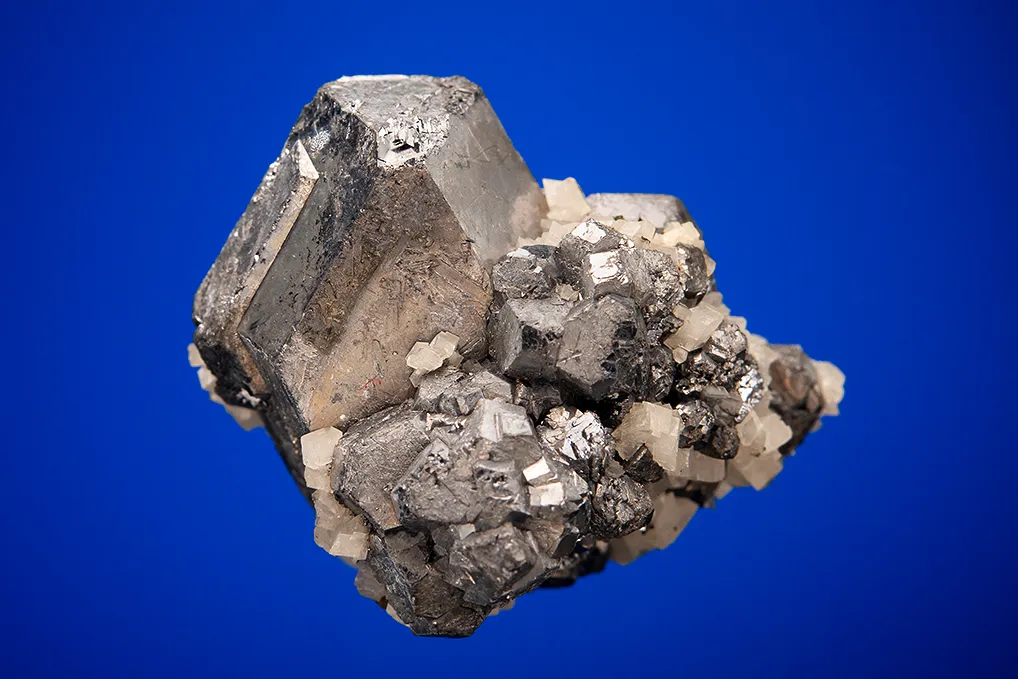 Galena (Spinel law twin) with Dolomite image