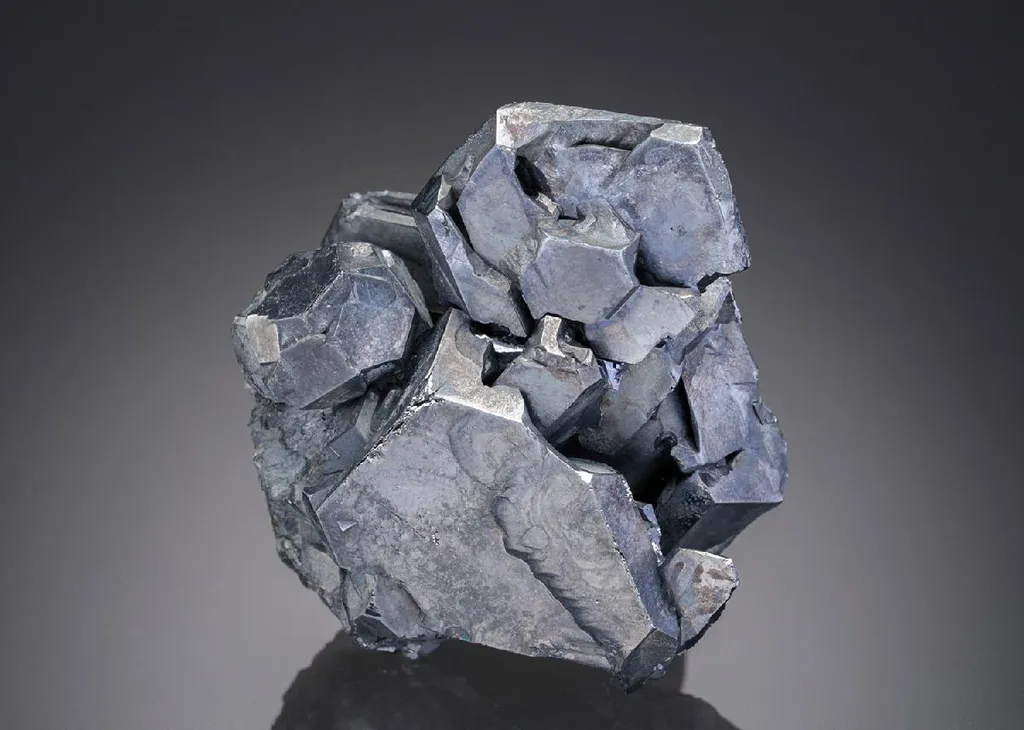 Galena Spinel twinned image