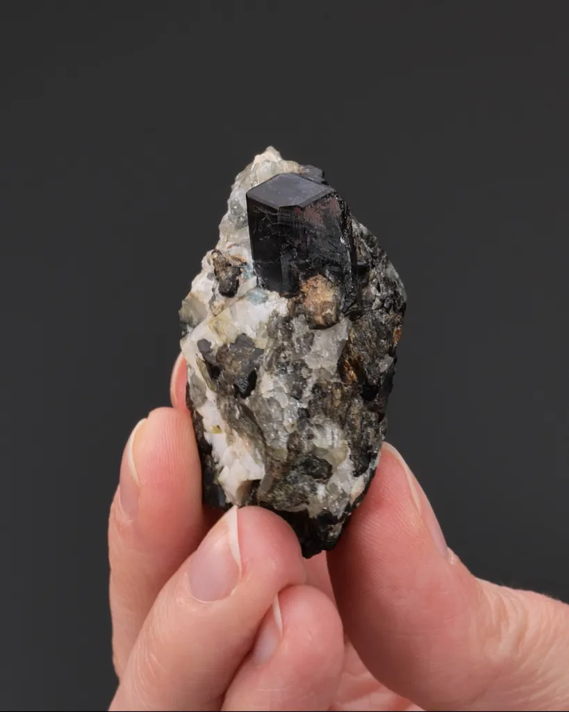 Garnet (Andradite / Grossular) - image 2