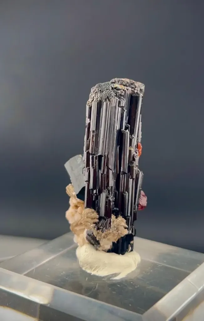 Garnet Crystal from Pakistan - image 7
