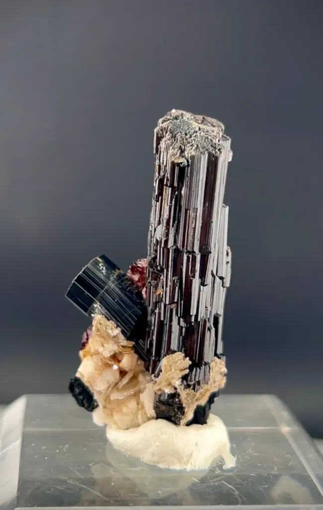 Garnet Crystal from Pakistan - image 4