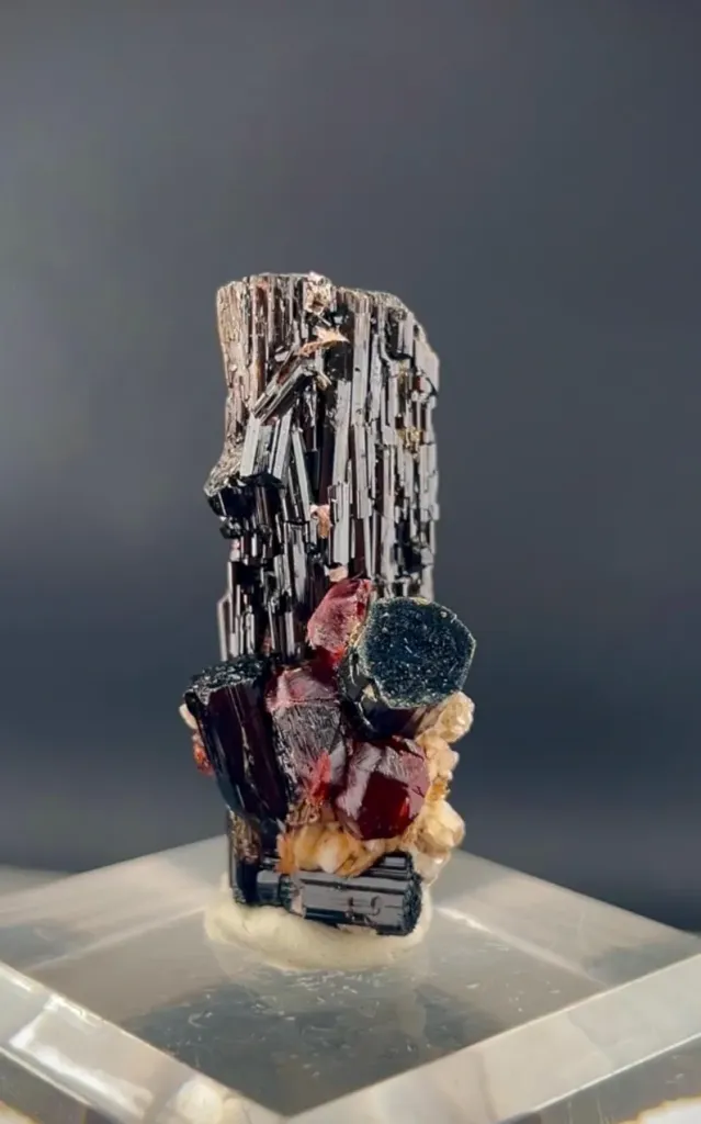 Garnet Crystal from Pakistan - image 6
