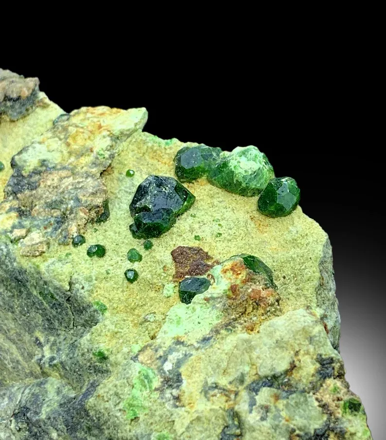 Garnet from Belqeys Mountain - image 8