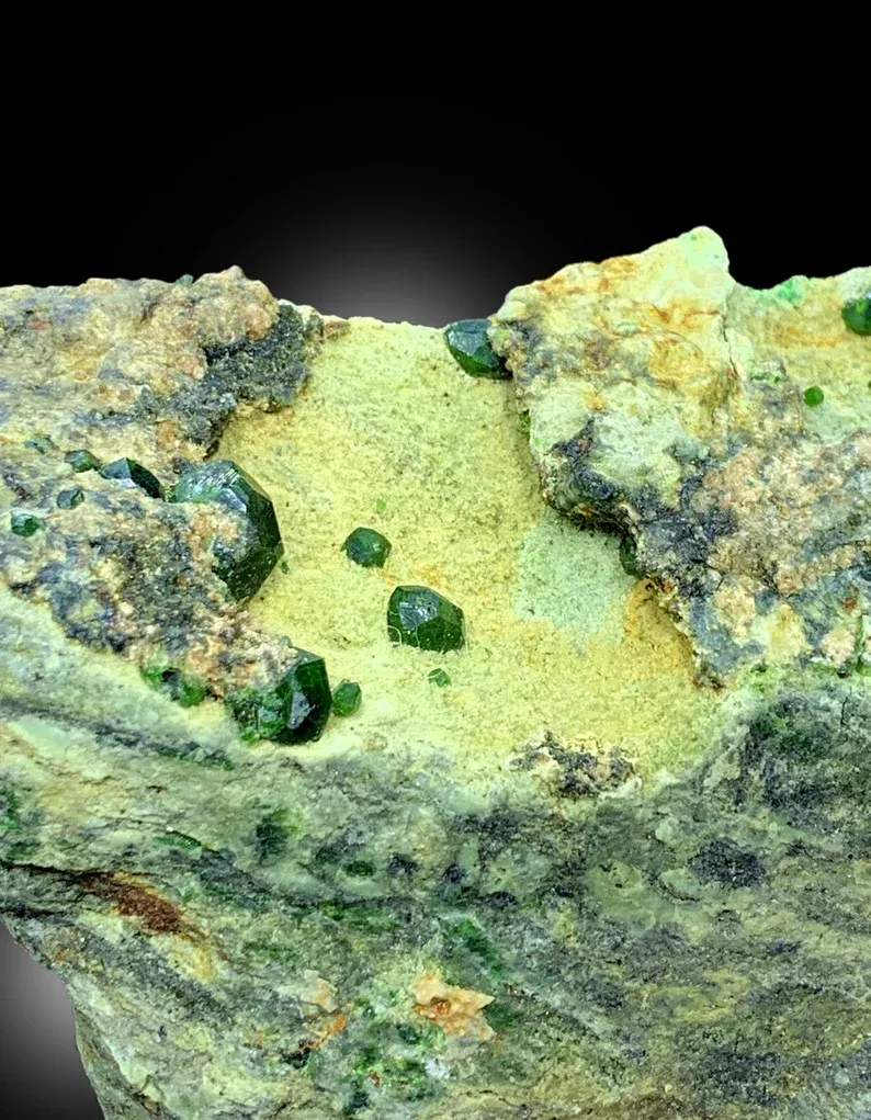 Garnet from Belqeys Mountain - image 7
