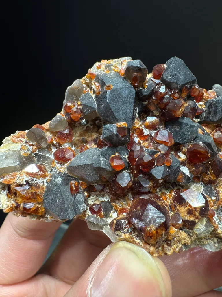 Garnet from China, Fujian, Yunxiao Co., Tongbei - image 3