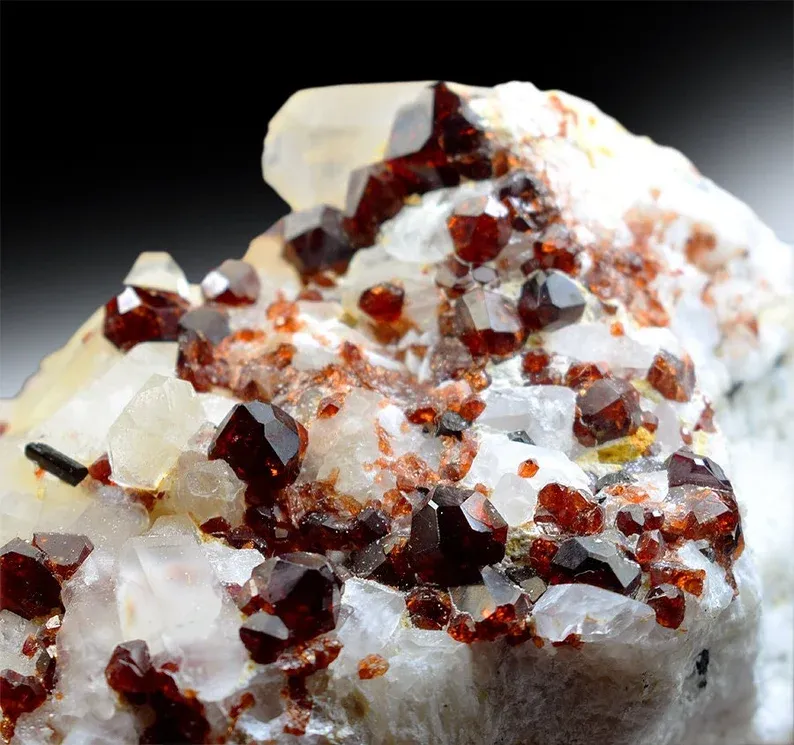 Garnet from Pakistan - image 4