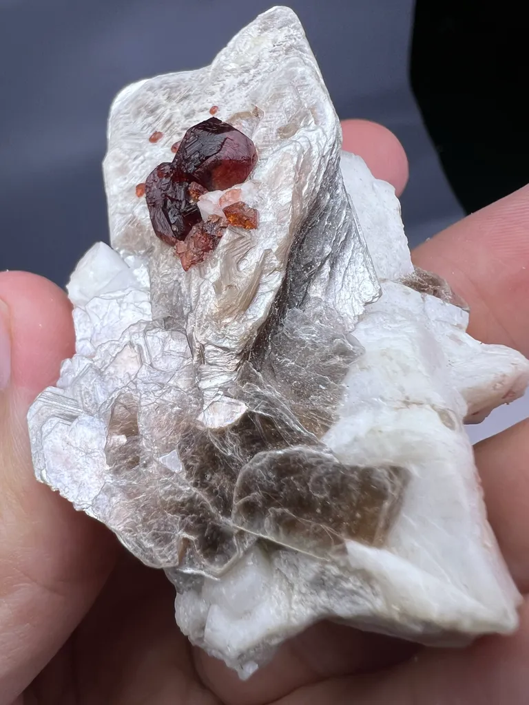 Garnet from Pakistan, Gilgit-Baltistan, Shigar District, Shigar Valley, Alchuri - image 2
