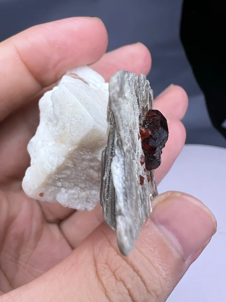 Garnet from Pakistan, Gilgit-Baltistan, Shigar District, Shigar Valley, Alchuri - image 3