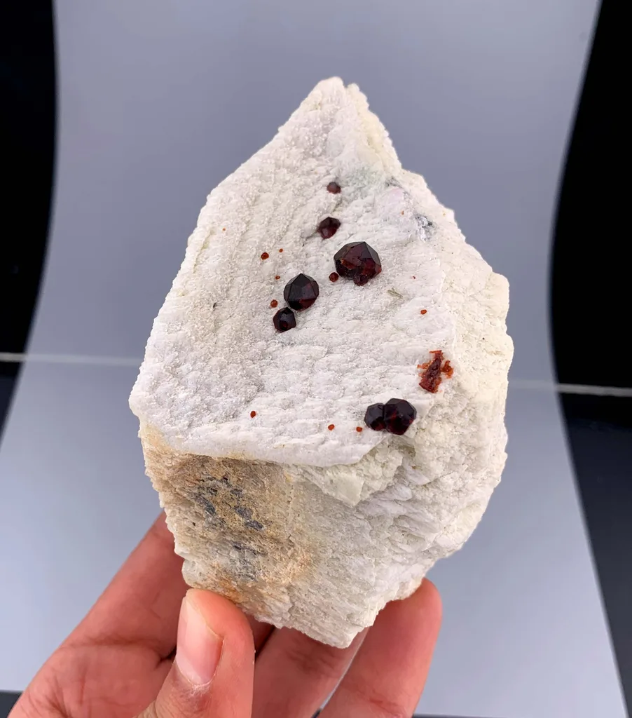Garnet from Pakistan - image 3