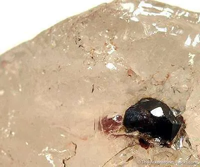 Garnet Included in Quartz - image 3