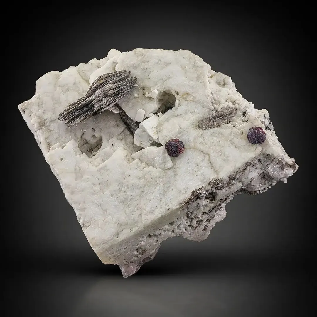 Garnet on Feldspar - image 2