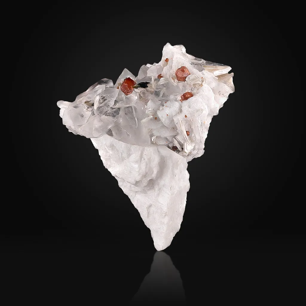 Garnet on Quartz image