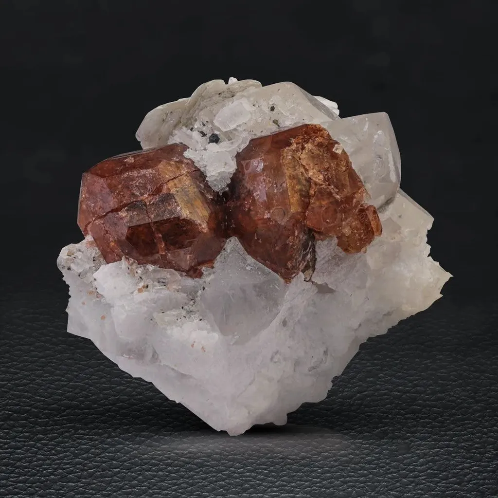 Garnet on Quartz image