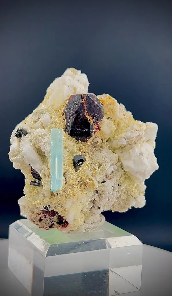 Garnet specimen from Pakistan image