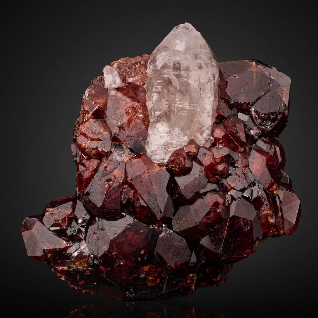 Garnet v. Andradite, Quartz image