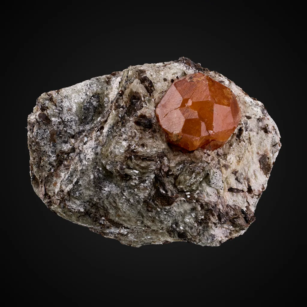 Garnet v. Spessartine image