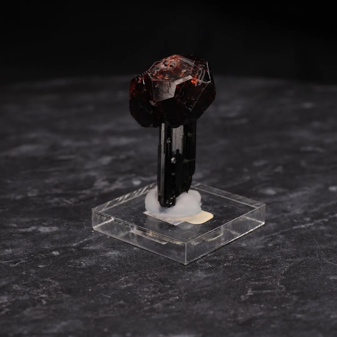 Garnet v. Spessartine, Schorl - image 2