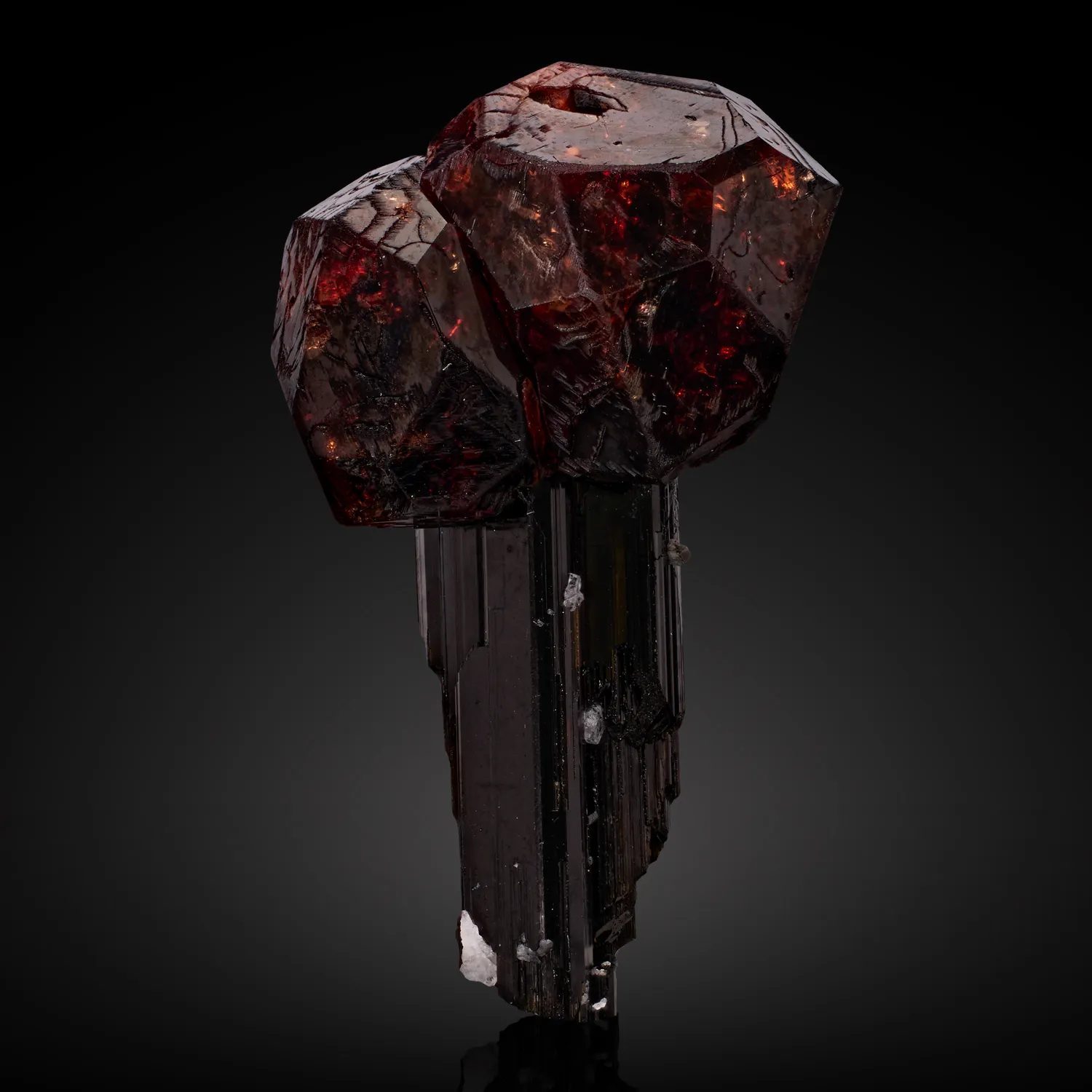 Garnet v. Spessartine, Schorl - image 1