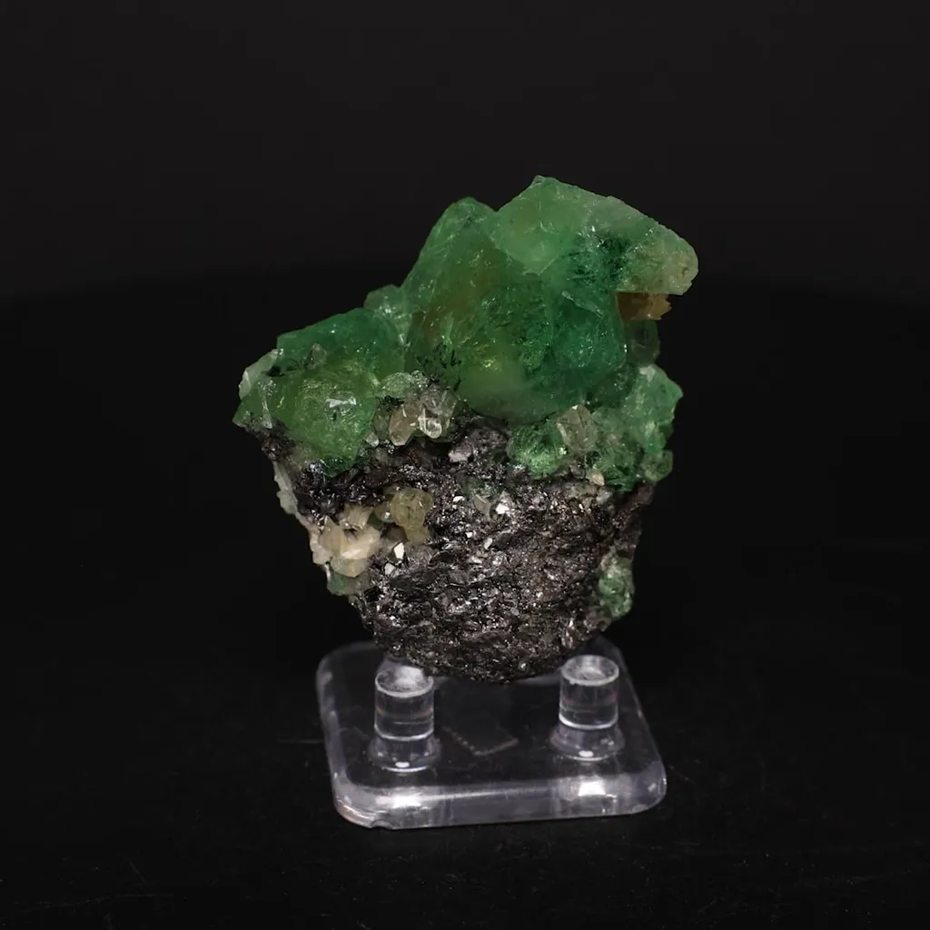 Garnet v. Tsavorite Graphite, Diopside - image 2