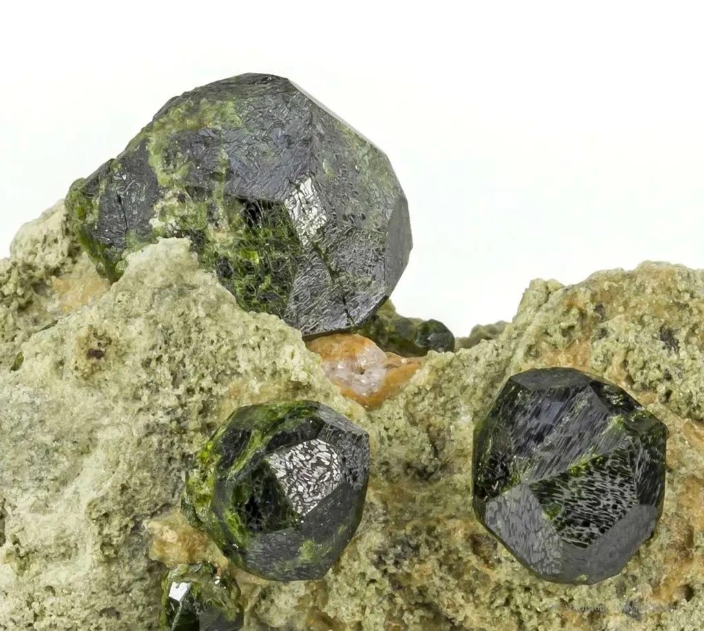 Garnet Var. Demantoid - image 2