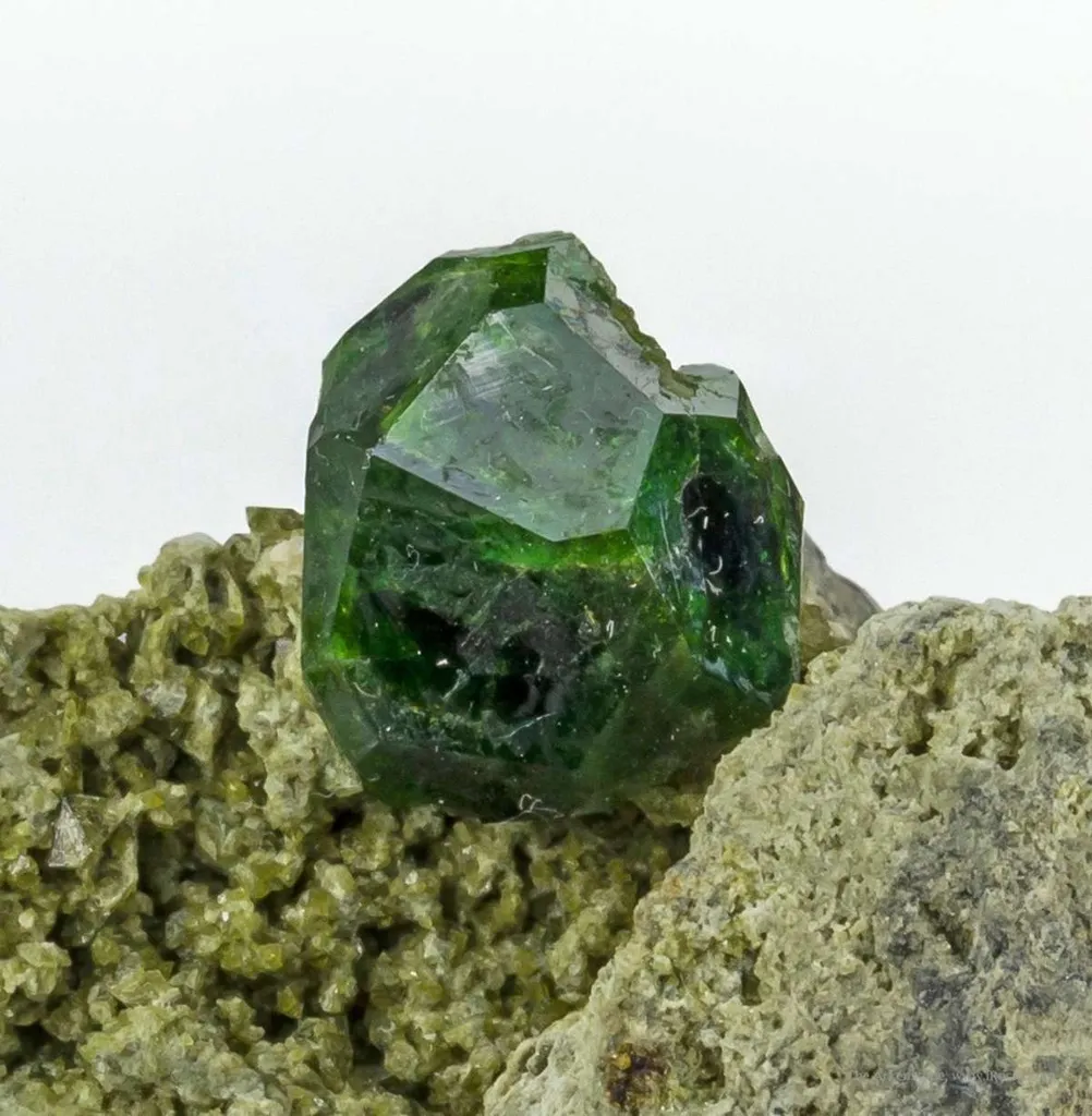 Garnet Var. Demantoid - image 2