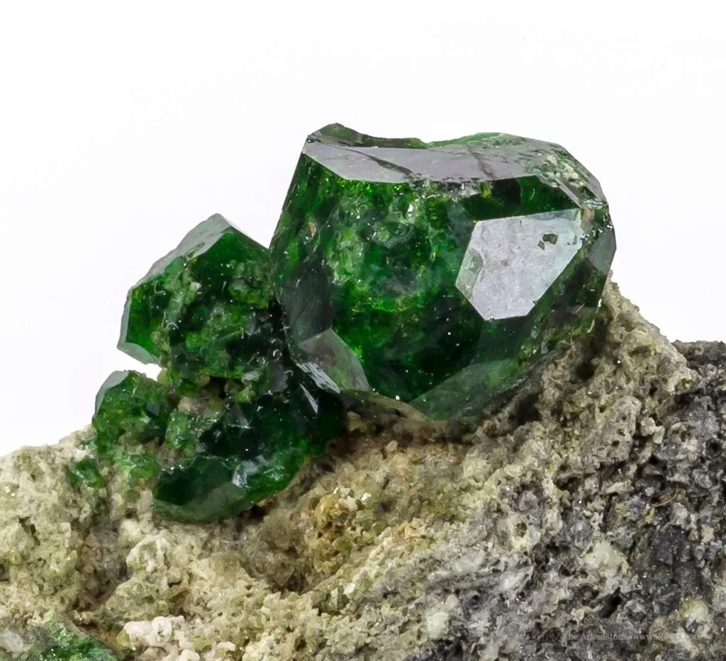 Garnet Var. Demantoid - image 2
