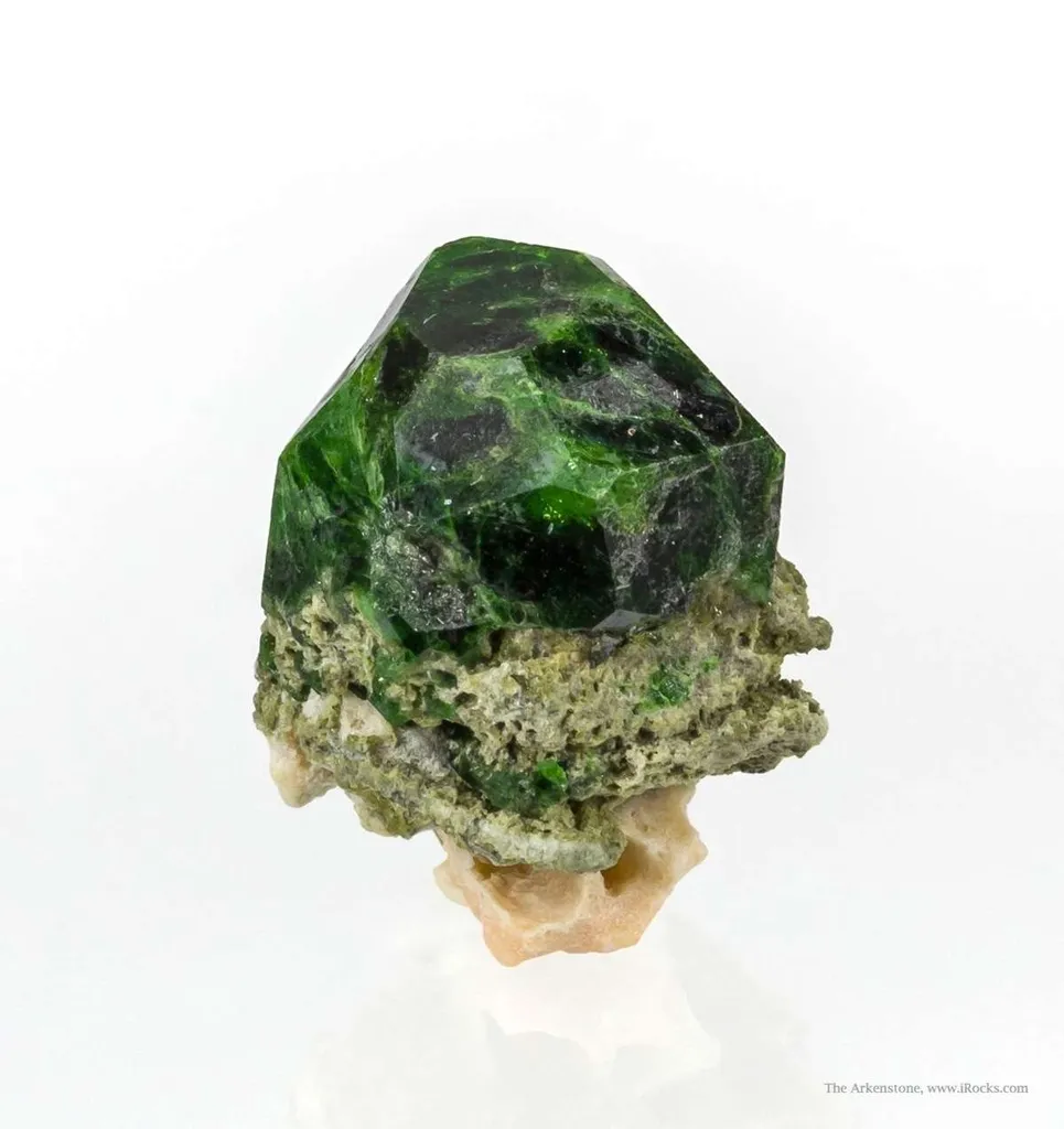 Garnet Var. Demantoid - image 3