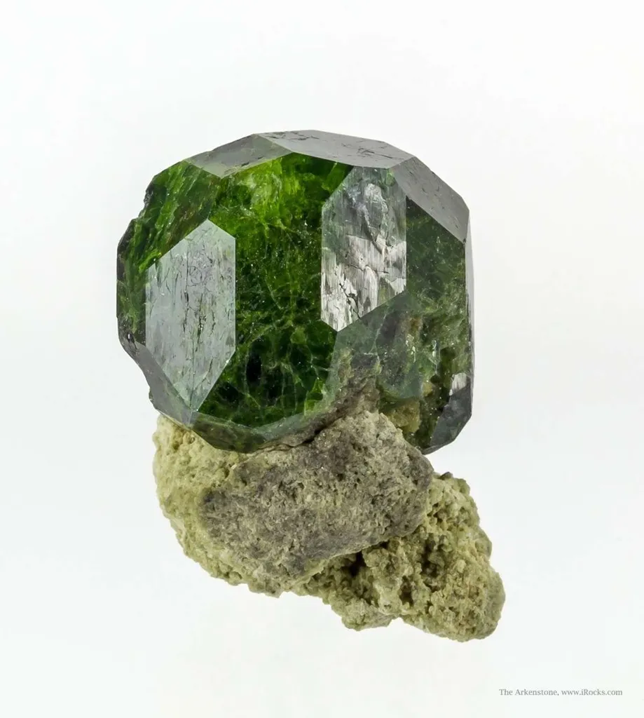 Garnet Var. Demantoid - image 4