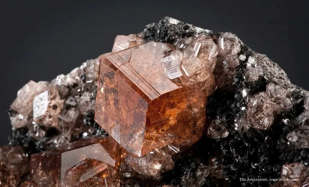 Garnet Var. Grossular - image 3