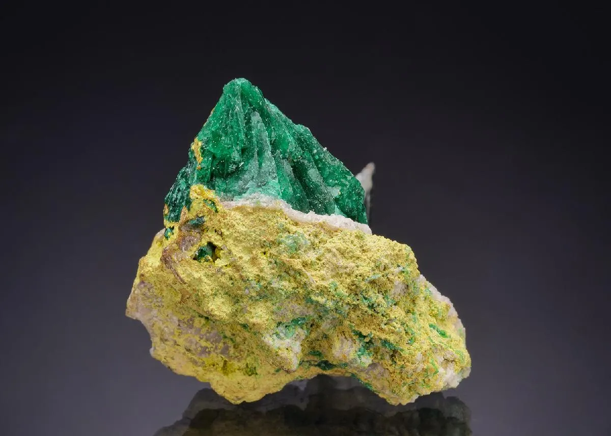 Gartrellite with Zincolivenite - image 1